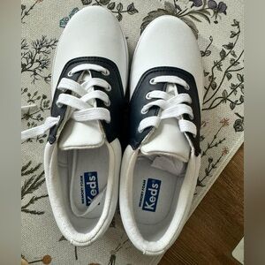 Keds Saddleback Shoes- big girls size 3W
Brand new, never worn.
